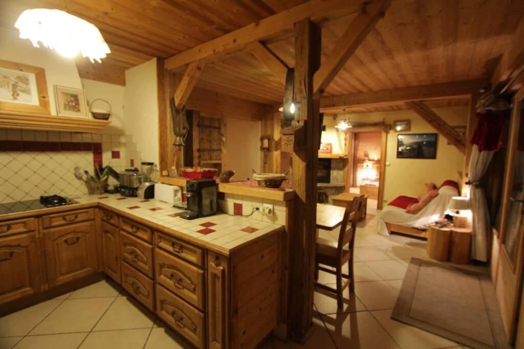 Appartement Cozy Dans Chalet 6 Pers Voiture 4 Roues Motrice A Dispo La Clusaz Bagian luar foto